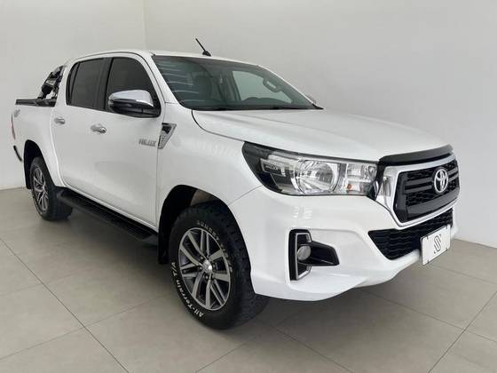 TOYOTA HILUX 2.8 GR SPORT 4X4 CD 16V DIESEL 4P AUTOMÁTICO TOYOTA HILUX 2.8 GR SPORT 4X4 CD 16V DIESEL 4P AUTOMÁTICO